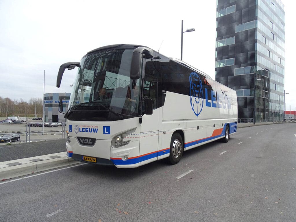 Bus rijles adviesles bus LEEUW opleidingen Eindhoven Helmond Weert Den Bosch Oss