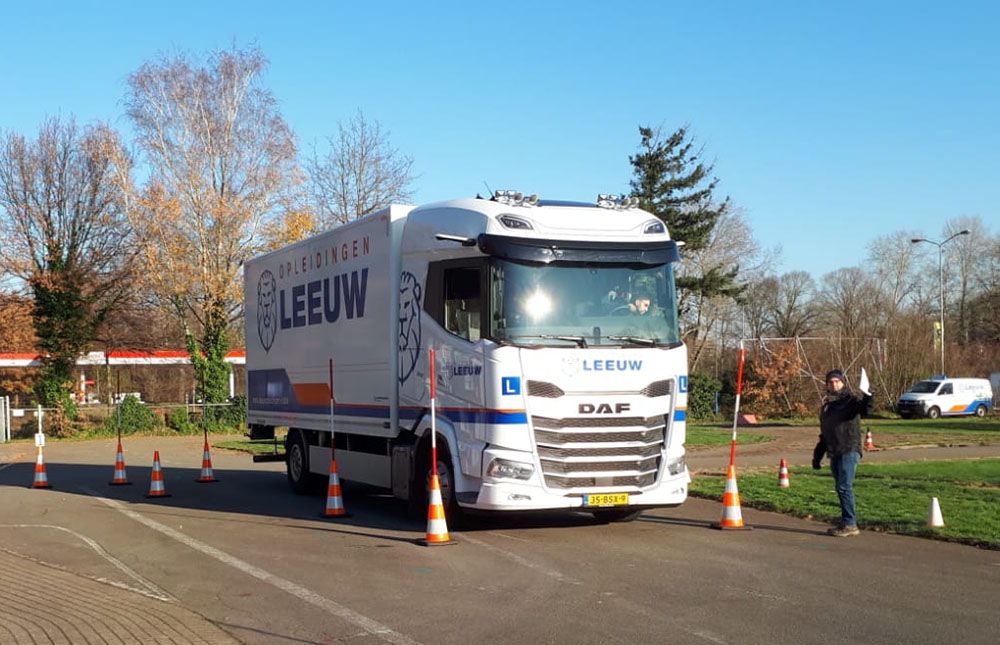 vrachtwagen toets besloten terrein