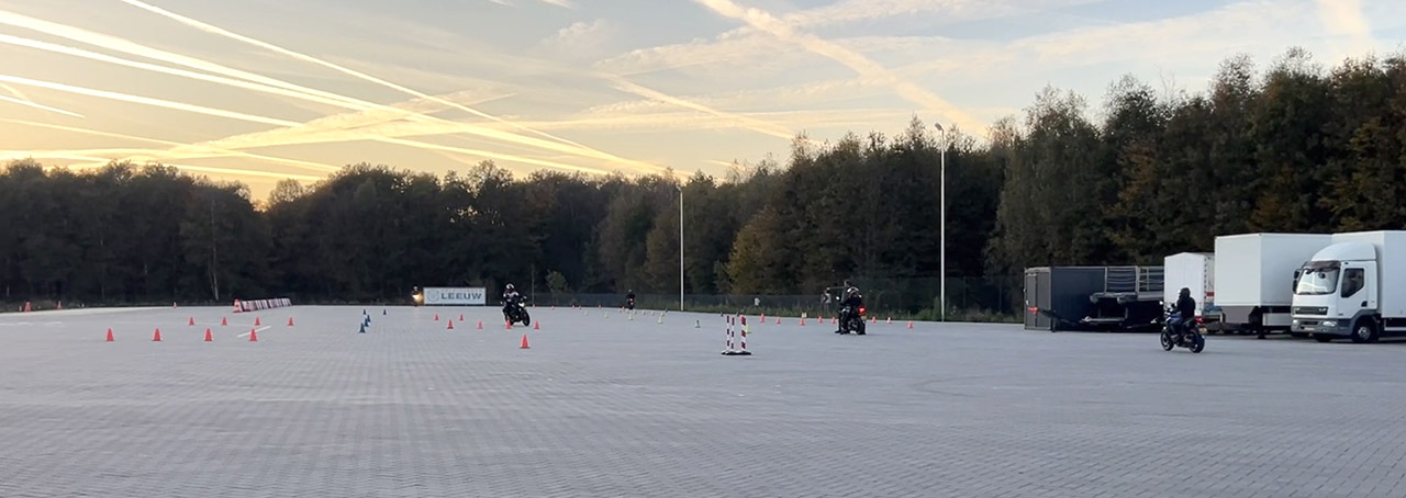 Beste motorrijschool kiezen: 20 redenen waarom je bij LEEUW opleidingen te Eindhoven /Noord-Brabant met vertrouwen je motorrijbewijs gaat halen